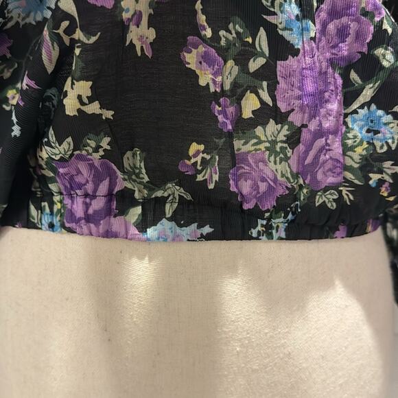 ELAN USA NWT Floral On/ Off shoulder Top with adjustable upper strap. - Picture 4 of 9
